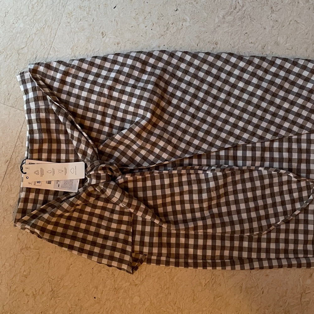 Zara Wrap Skirt - Picture 1 of 16